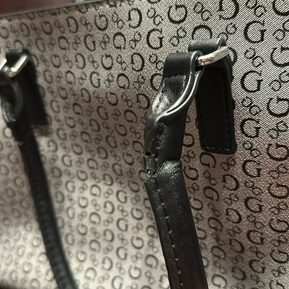 Guess Signature Bag - Picture 5 of 16